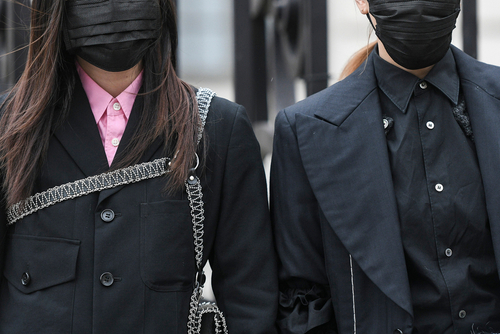新型コロナウイルス、フランス在住のアジア系はマスクを着けるに着けられない