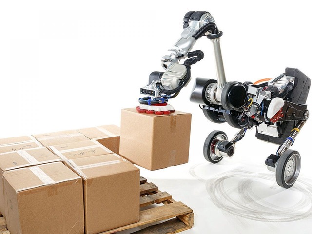 異種ロボットが協力する「倉庫自動化の未来」へ--Boston DynamicsとOTTOが提携
