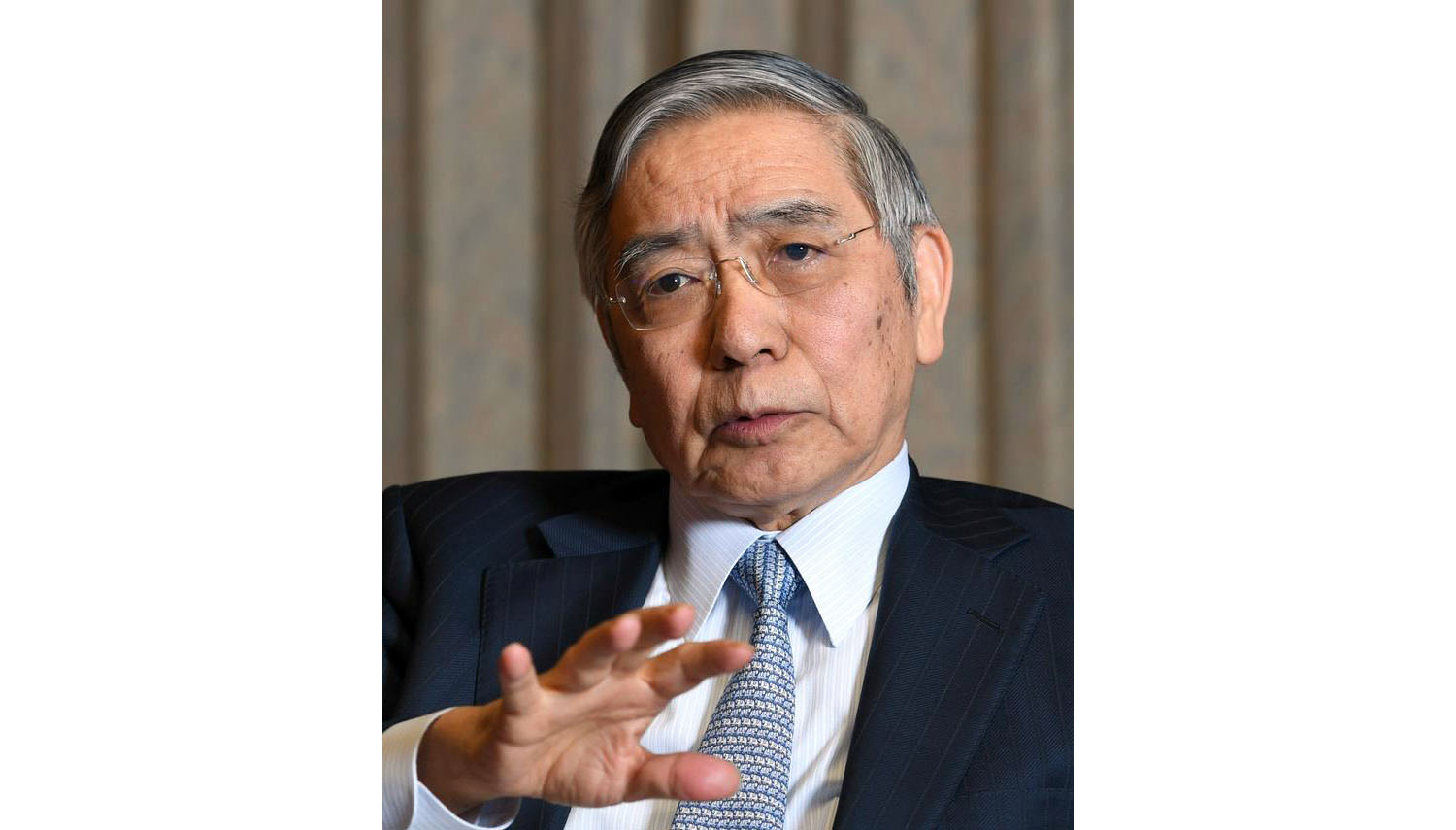 黒田日銀総裁「経済や市場注視し適切な対応」