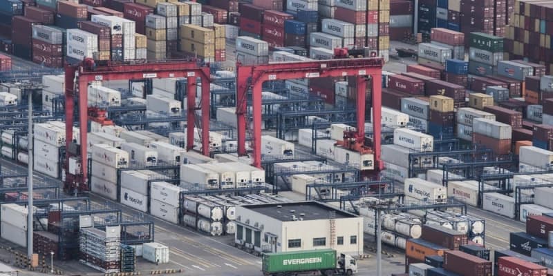 中国の貿易総額11％減　新型コロナで物流寸断