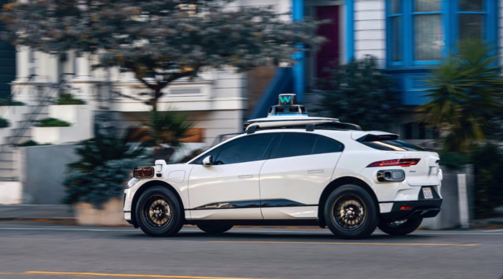Waymoが自動運転車の次世代技術をJaguar I-Paceで試験中