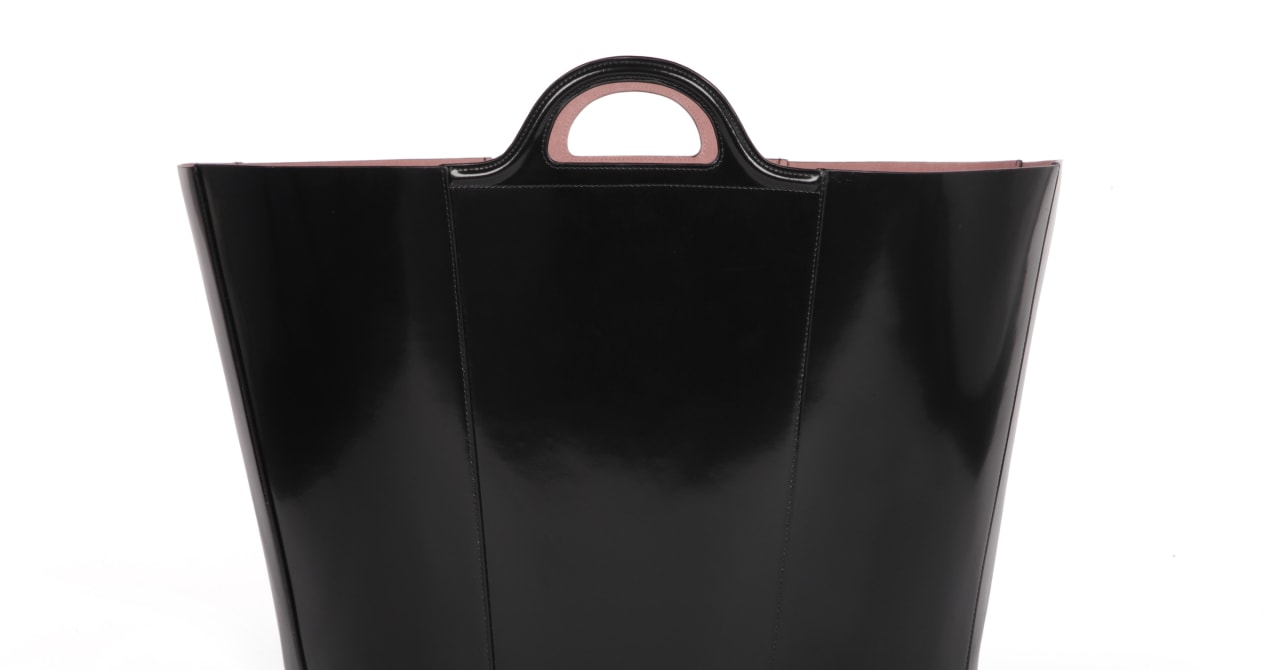 マルニが新作「トロピカリア・バッグ」を発売、単色カラーのミニマムなデザインに