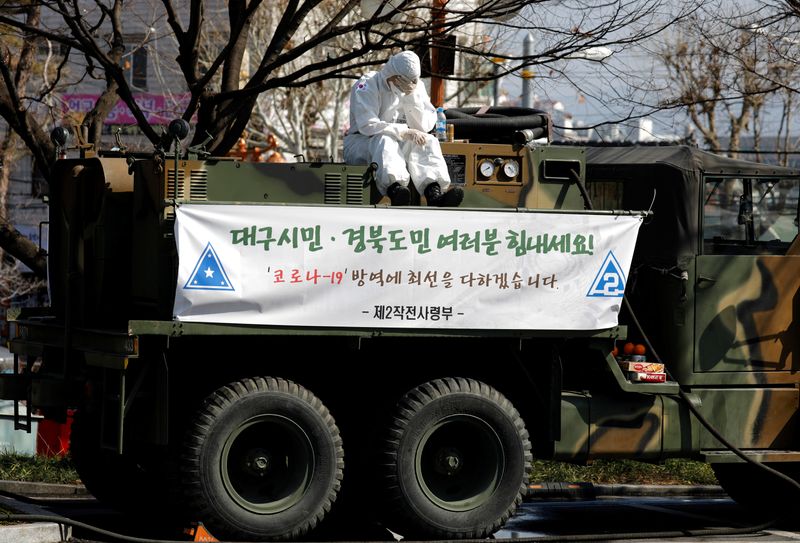 韓国、新型ウイルス感染ペース鈍化、大統領「安定局面入り」期待