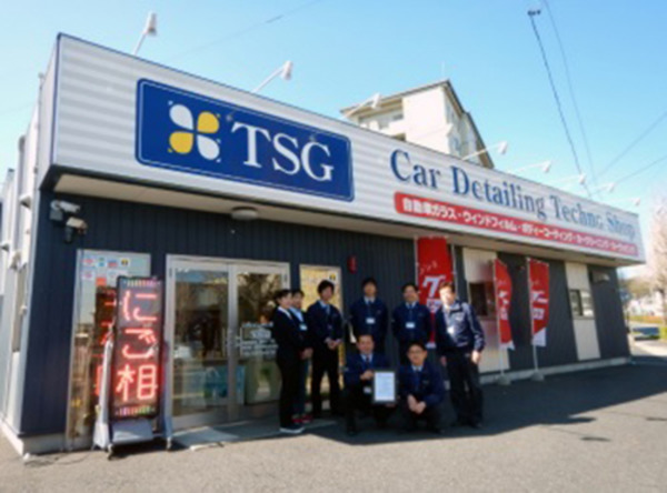 テュフ、TSGに対し岐阜県初の「ガラスリペアショップ認証」を発行