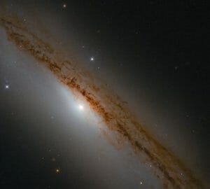 「NGC 1589」のブラックホールに接近し引き裂かれた不運な星