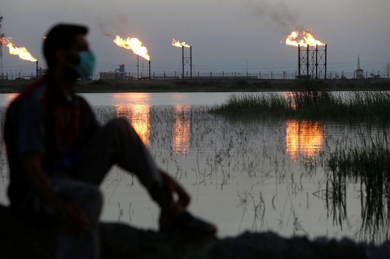 原油価格急落、産油国の格下げ圧力に　主要格付け各社が警告