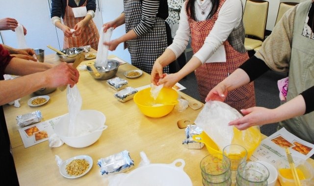 食品宅配Oisixが「調理実習が自宅で出来る」特設サイトを開設
