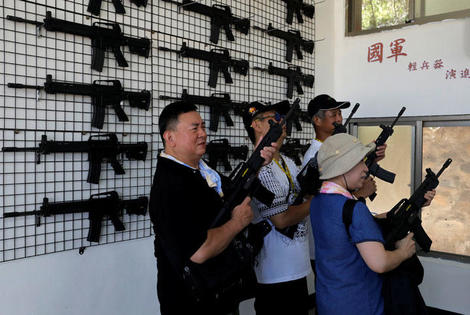 米感染拡大、アジア系住民がヘイト攻撃を恐れて銃器店に殺到