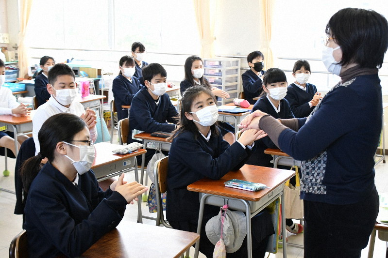 「みんな元気でよかった」小中学校やっと再開　手洗いの仕方学ぶ　兵庫県明石市