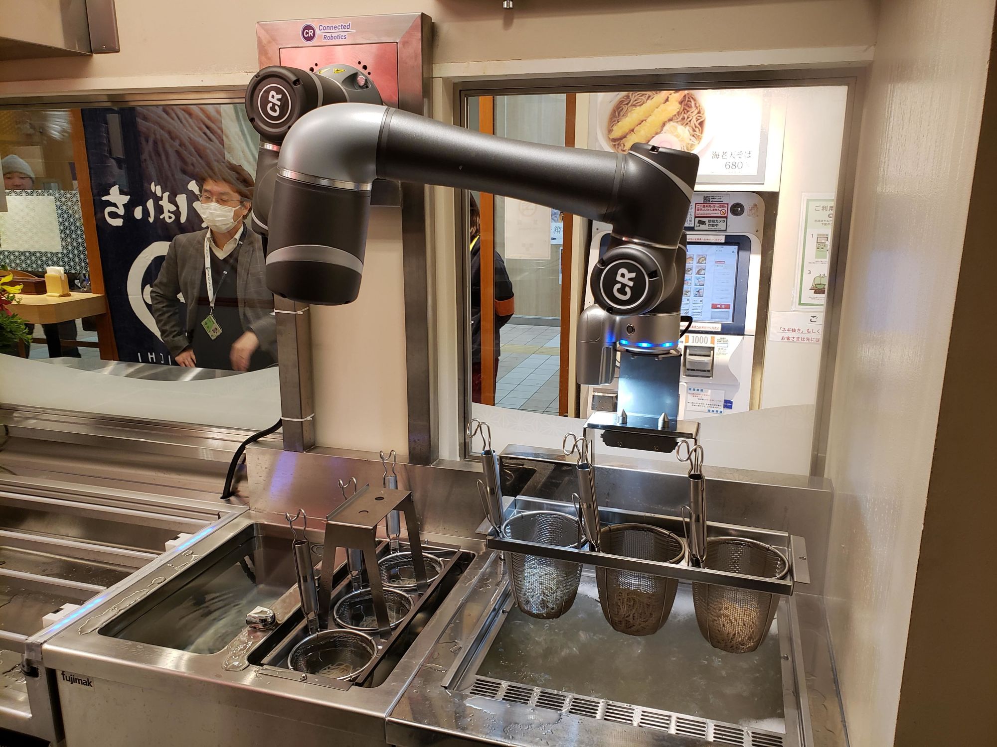 JR東小金井駅にて1時間で40食のそばを茹でる自動調理ロボットが稼働開始
