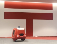 DFAと日本郵便、配送ロボット使いビル内の異なるフロア間で無人配送を実施