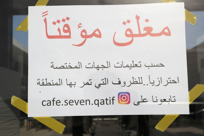 サウジが飲食店閉鎖、政府業務も大半停止　カタールは入国制限