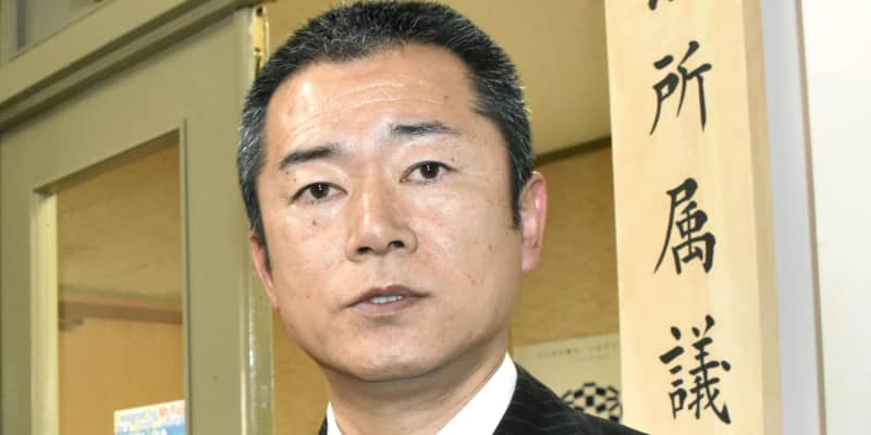 マスク出品県議が辞職否定　静岡「負託に応える」