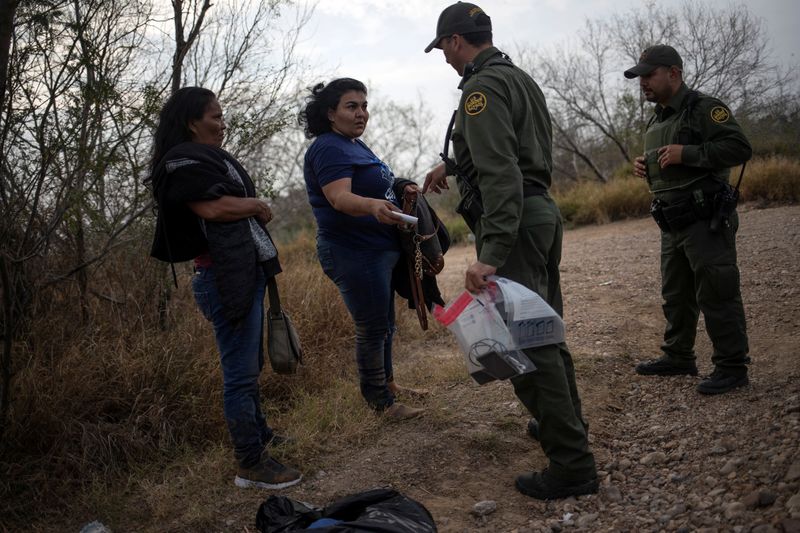 メキシコ国境で拘束の外国人、米が即時送還を検討　コロナ対策