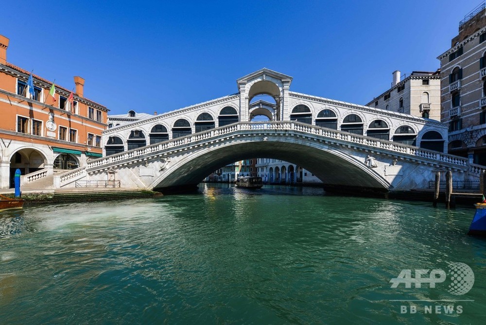 ベネチアの運河がきれいに 新型コロナで観光客減り