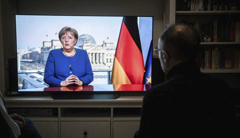 ドイツ首相「第二次大戦以来、最大の試練」　異例のテレビ演説、感染拡大受け