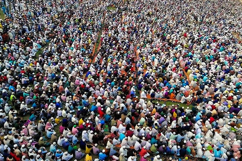 新型ウイルスからの解放願う大規模礼拝、SNSで非難 バングラデシュ