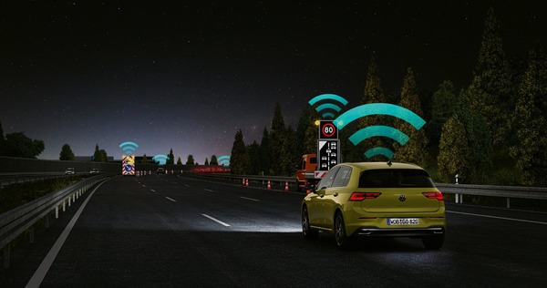 VW ゴルフ 新型の「Car2X」通信、先進安全技術賞を受賞…ユーロNCAP