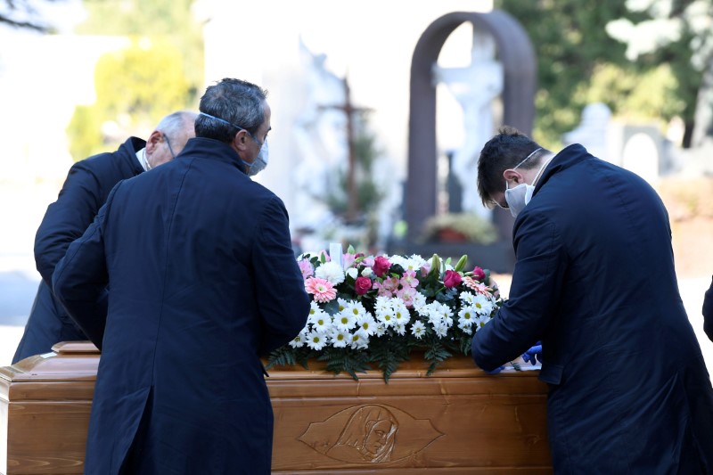 イタリア北部、軍が火葬を支援　新型コロナ死者増加で