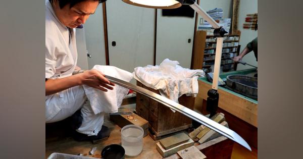 奉納刀、銘「兼氏」は室町時代の作か　100年ぶり研ぎ、輝く刃文　上賀茂神社