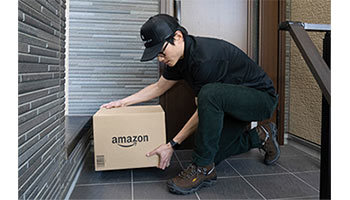 Amazonが「置き配」を標準化、30都道府県で本日から