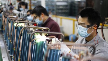 経済活動「再開」で新型コロナ感染爆発“第二波”が中国を襲う | すでに製造業の主要エリアで9割が事業稼働