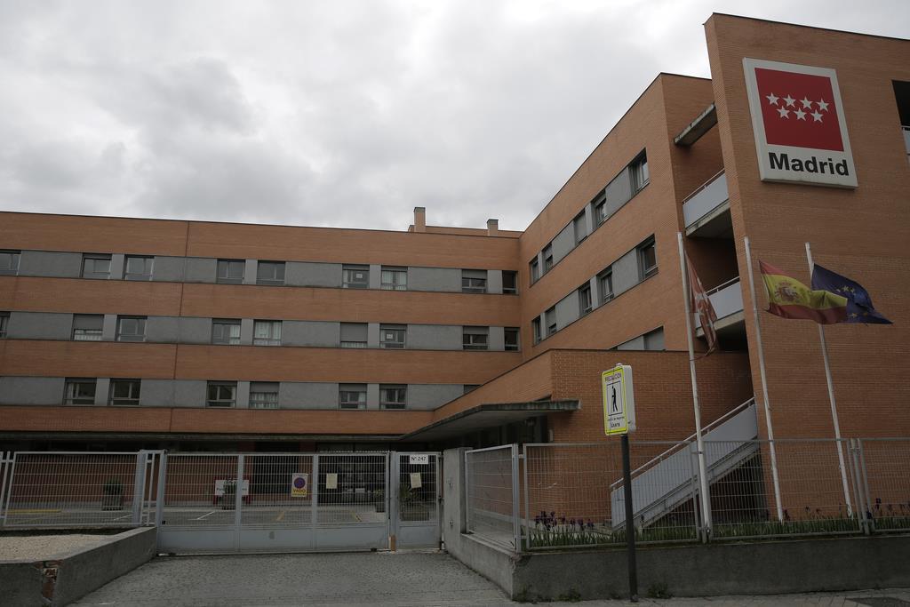 高齢者施設で多数の遺体　仏・スペインで集団感染続発