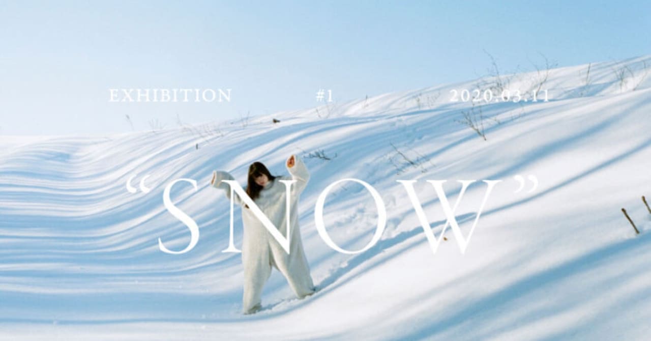 スタイリスト山本マナ手掛けるオンラインギャラリー「SNÖ」オープン、エキシビション第1弾のモデルにモトーラ世理奈を起用