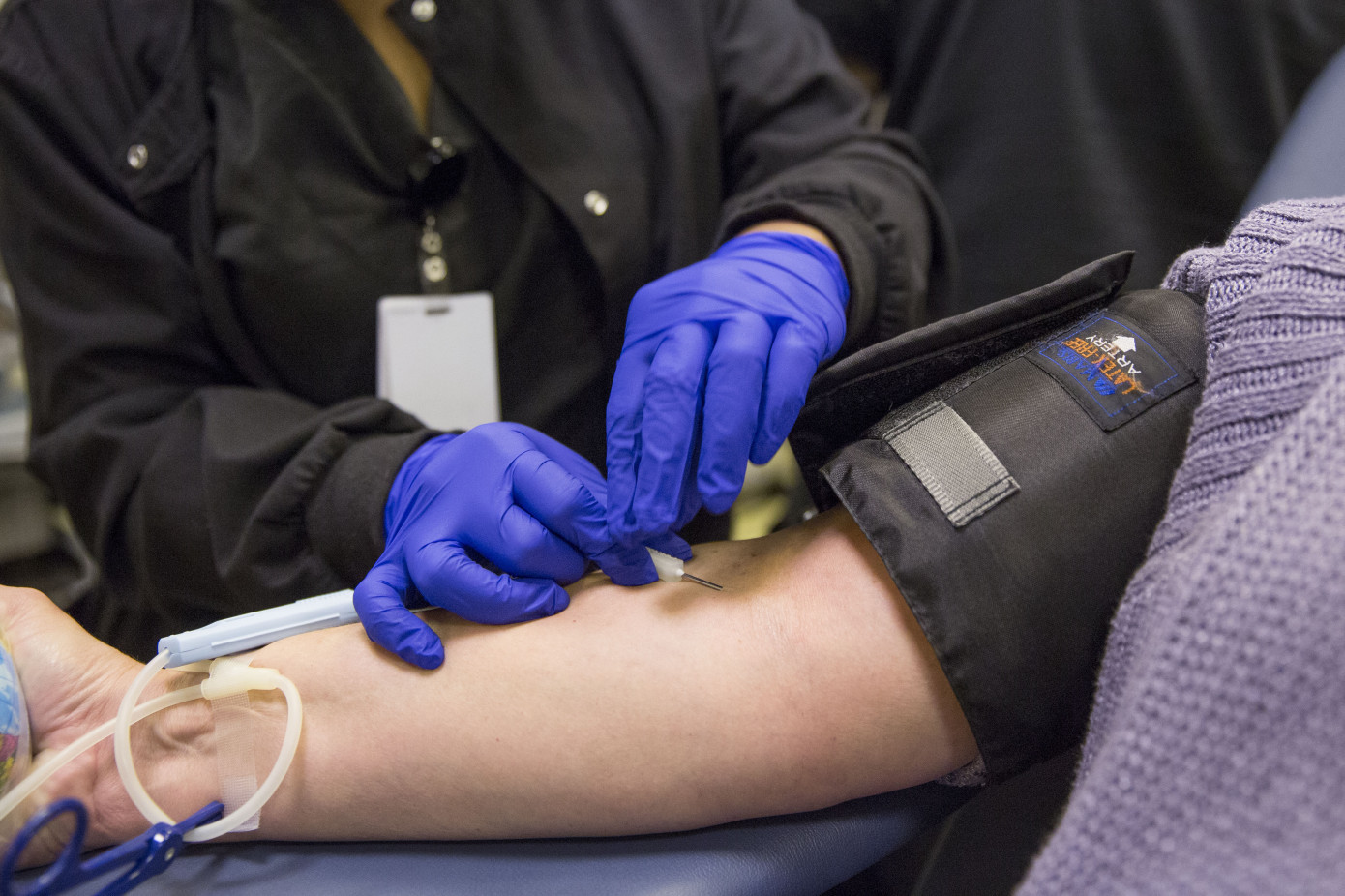 米国食品医薬品局が新型コロナから回復した患者の血液を使った重篤患者の治療を許可