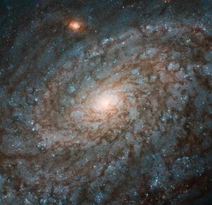 羊毛のような渦巻銀河「NGC 4237」