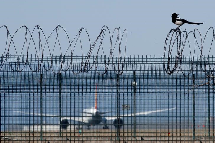 中国、28日から外国人の入国禁止　在留資格者も「門前払い」