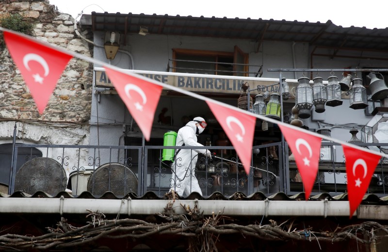 トルコ、新型コロナ拡大続けば自宅待機指示も＝ソイル内相