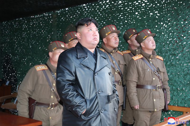 北朝鮮が飛翔体2発を発射、短距離弾道ミサイルか