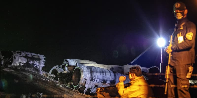 羽田行き小型機炎上、8人死亡 マニラ空港、日本人搭乗情報なし