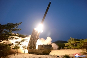 北朝鮮、「超大型多連装ロケット砲」の発射実験が成功＝ＫＣＮＡ - ロイター