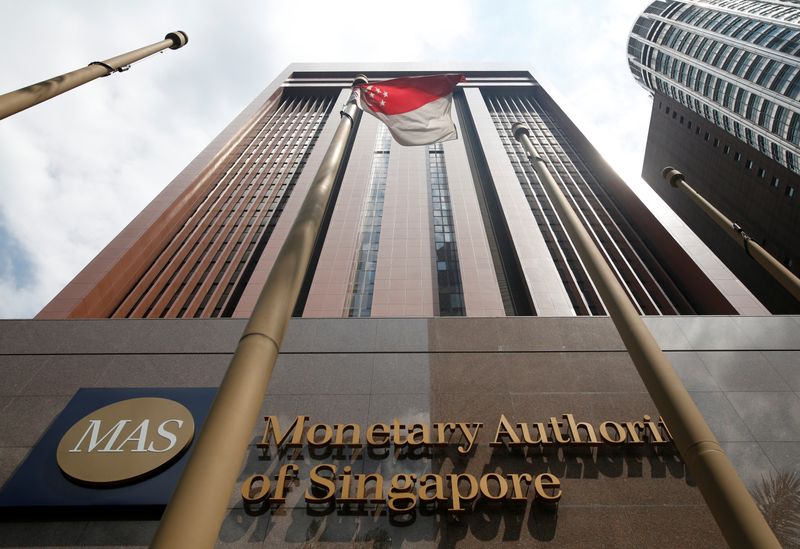 シンガポール中銀、予想通り金融政策を緩和　深刻な景気後退に備え
