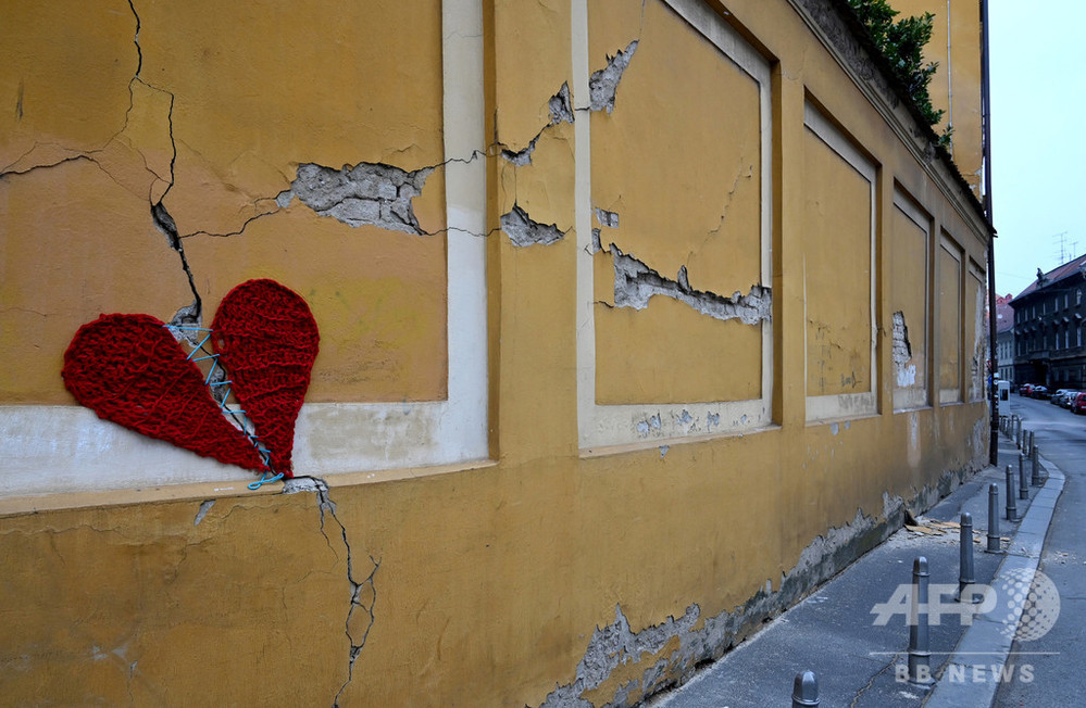 【今日の1枚】「真心」で壁を修繕、クロアチア地震