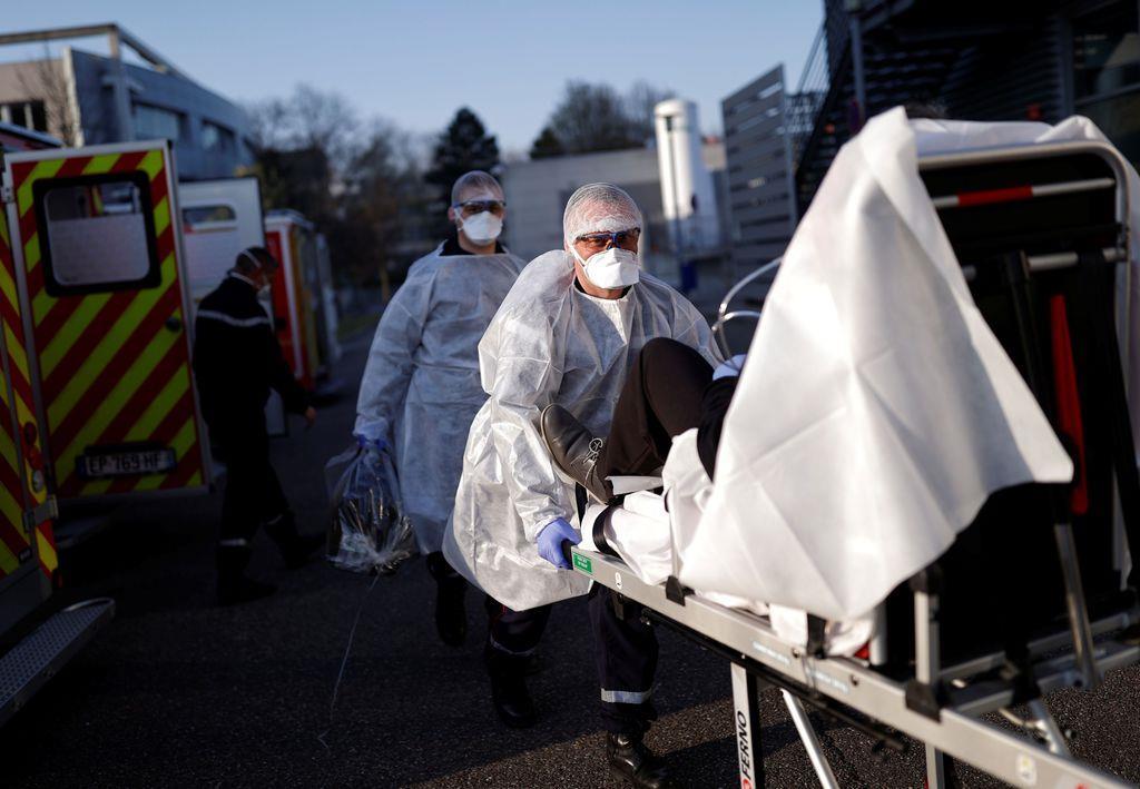 フランスの病院パンク寸前　患者移送急ピッチ、獣医が呼吸器提供