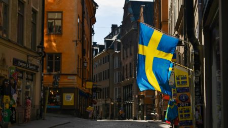 新型コロナ“強硬対策”を取らないスウェーデン「国民の責任感と自制心」が鍵 | 凶と出るか、吉と出るか