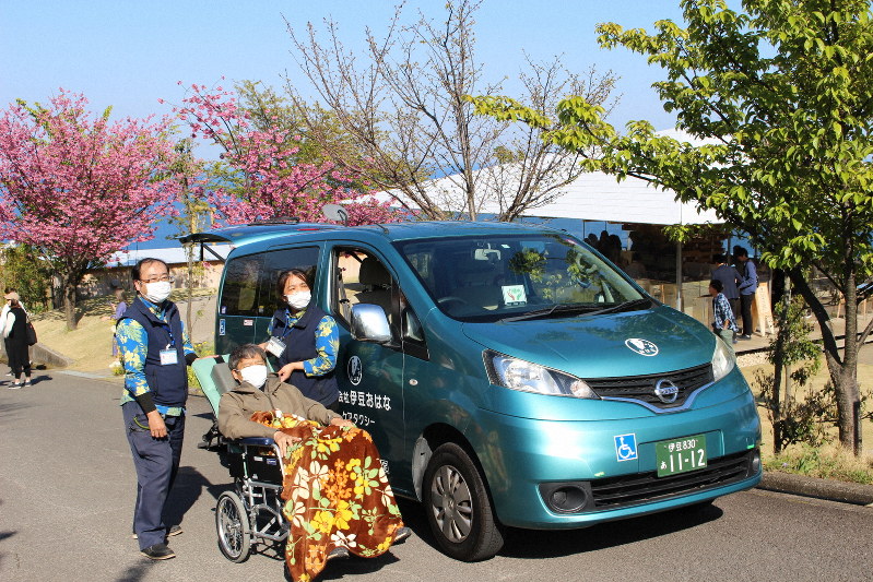 介護タクシーで安心の絶景観光　熱海の会社、庭園と連携し乗り入れ