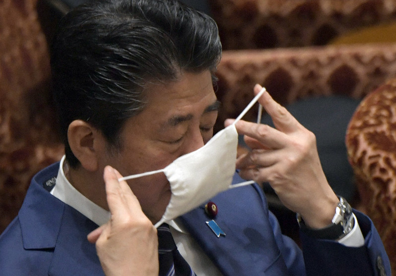 首相「全世帯に布製マスク2枚配布」　感染者数多い都道府県から順次郵送