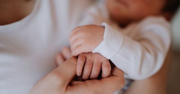 新型コロナが乳児に感染、山梨と福岡。「低年齢の小児に重症の割合が多い」の論文も