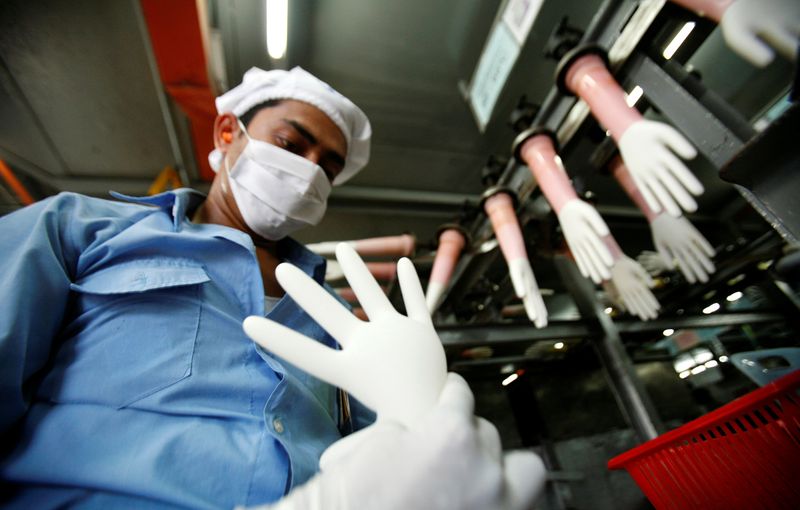 マレーシア医療手袋大手、世界的な「コロナ需要」で深刻な人手不足