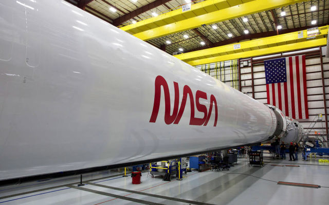 Falcon 9に懐かしのNASA『ワーム』ロゴ。NASA長官「アメリカの有人宇宙飛行が帰ってきた」