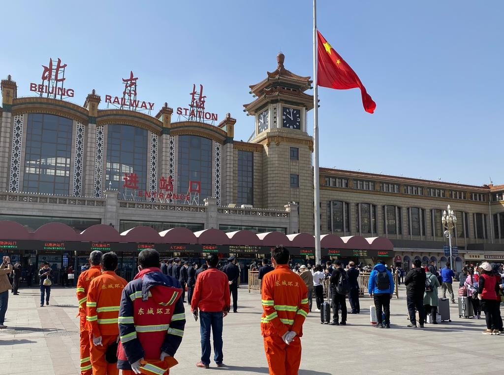 中国、全国で新型コロナの哀悼活動　祭日の墓参りは感染拡大警戒で制限