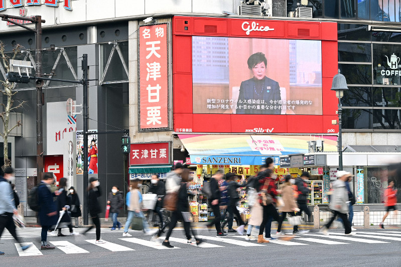 東京都知事「新たな段階に入った」　半分が感染経路不明