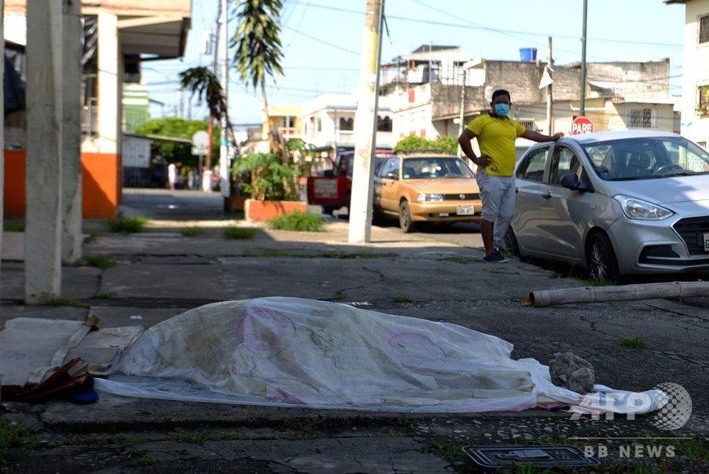 路上に放置された遺体の数々…新型コロナまん延のエクアドル、副大統領が謝罪 