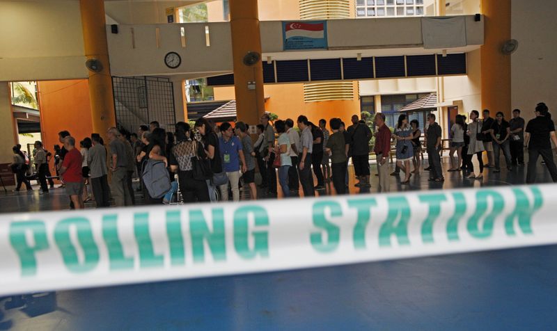 シンガポール、新型コロナ危機時の総選挙実施に備えた法案提出