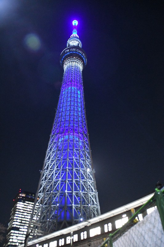 「コロナに打ち勝とう」臨時休業中の東京スカイツリーが青色にライティング