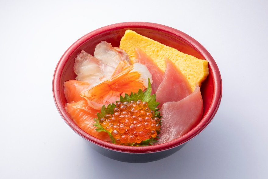 はま寿司が“高級”持ち帰り海鮮丼を投入　外出自粛要請を受けて需要高まる